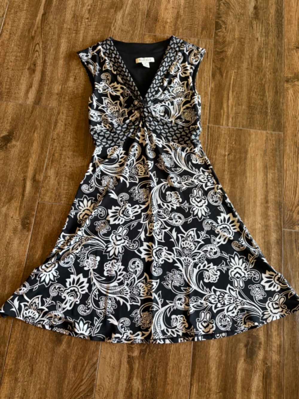 White House Black Market, Black & White dress, size 0